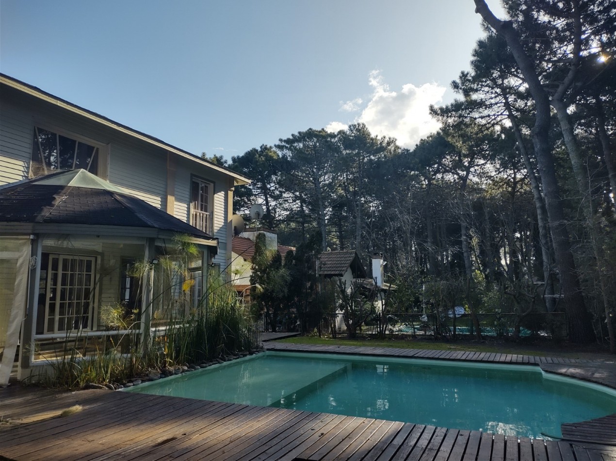 CASA EN VENTA - PINAMAR