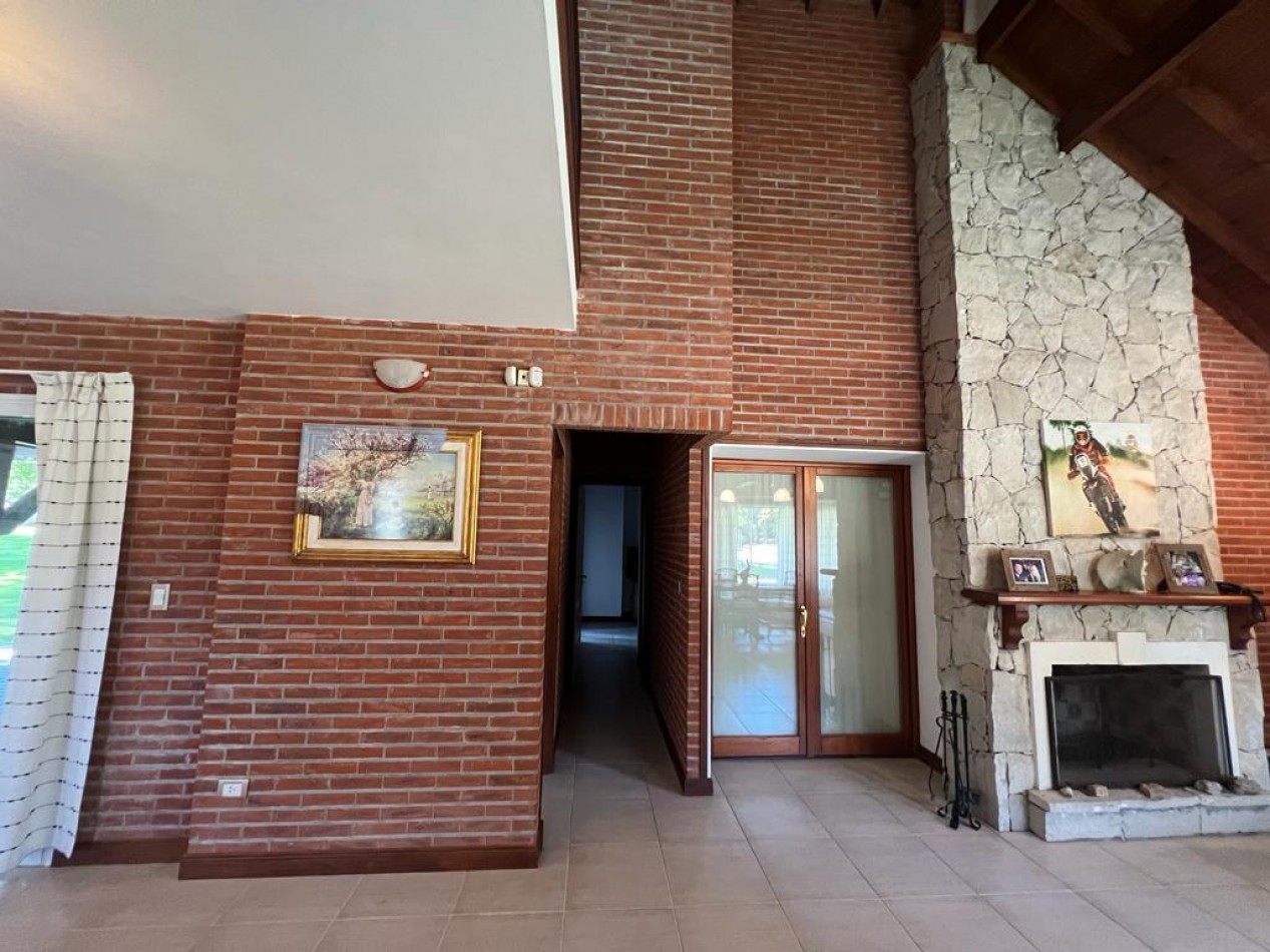 CASA EN VENTA - PINAMAR