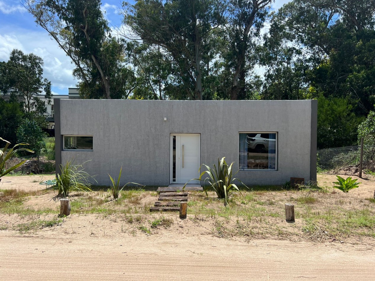 CASA EN VENTA - PINAMAR