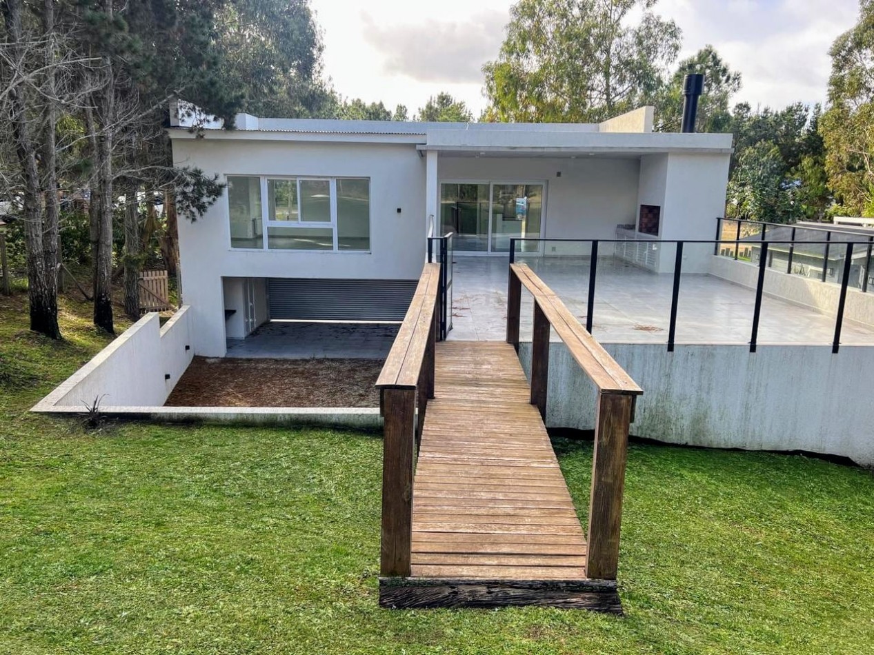 CASA EN VENTA - COSTA ESMERALDA - PINAMAR - PERMUTA