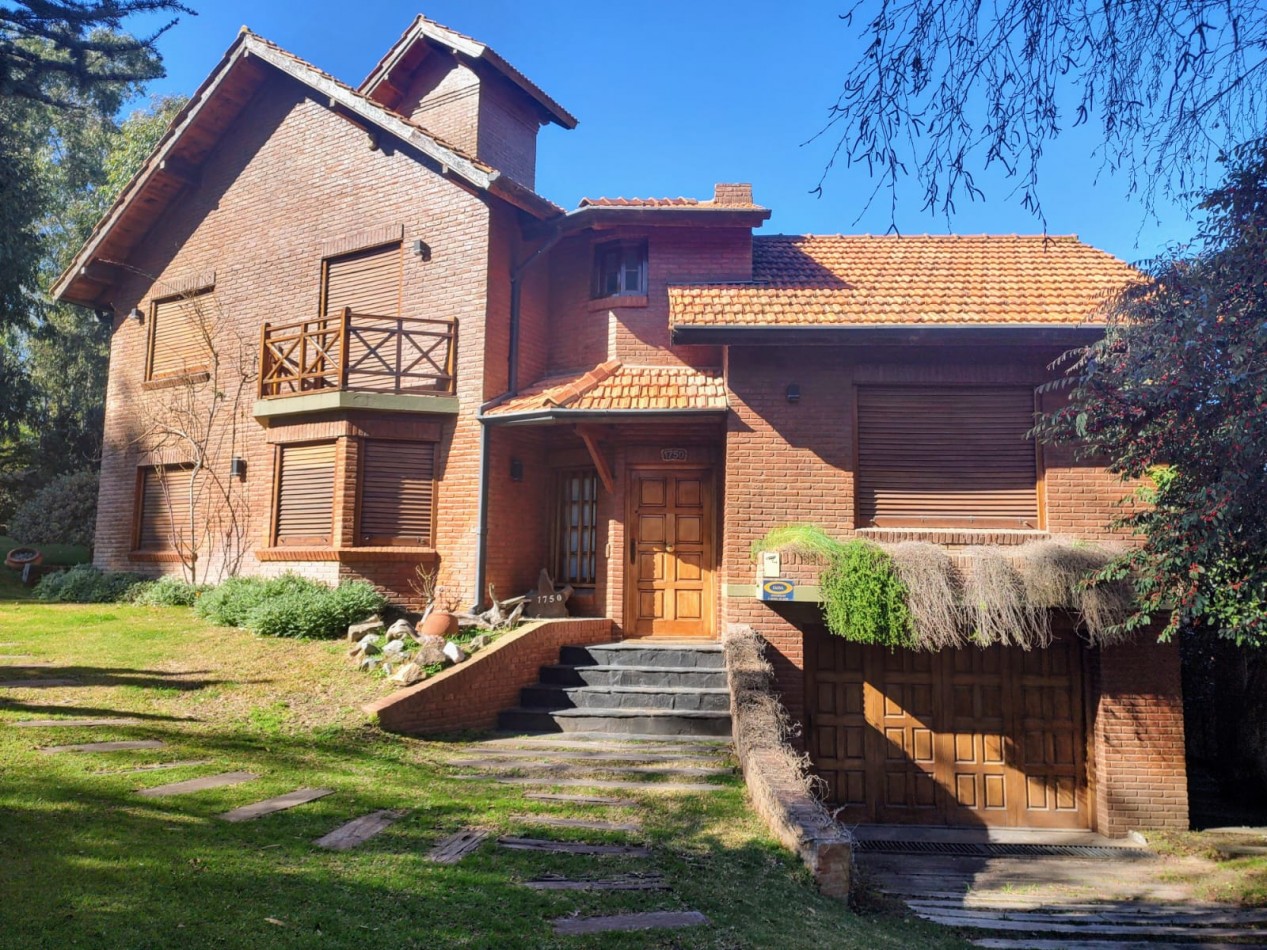 CASA EN VENTA SOBRE DOS LOTES - PINAMAR