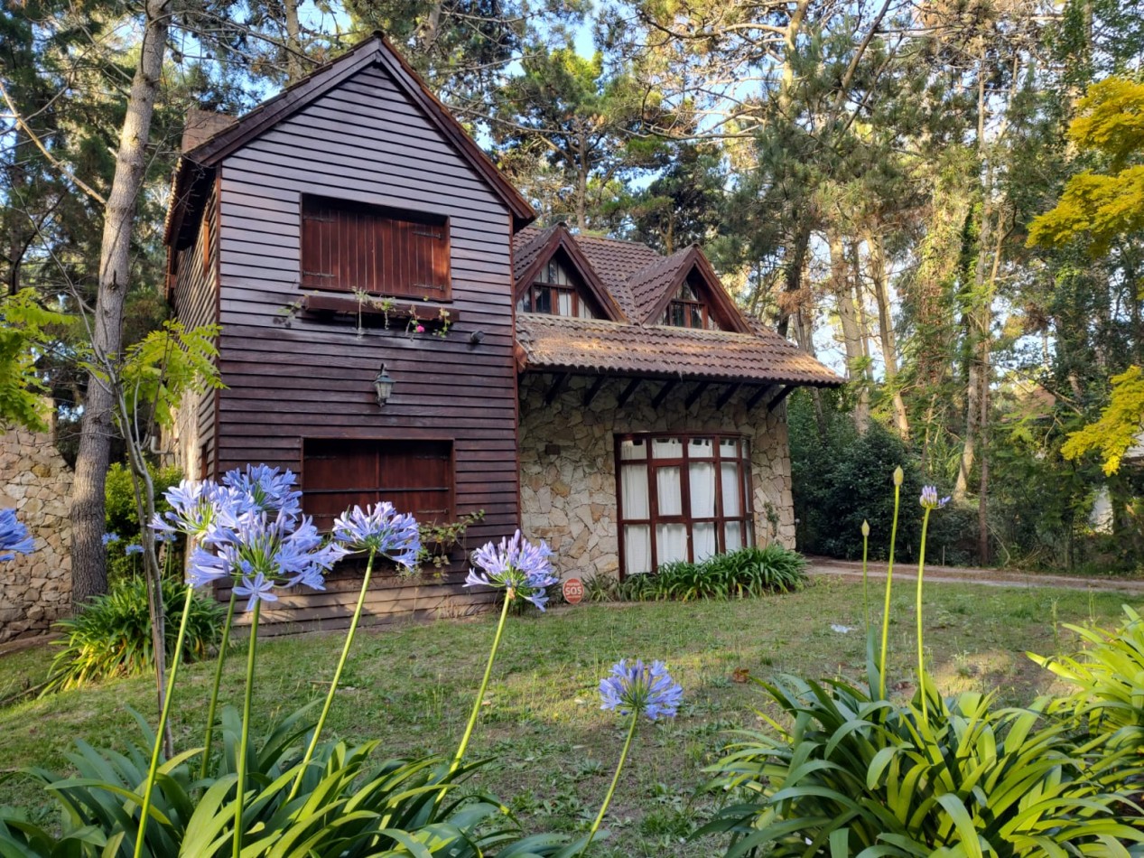 CASA EN VENTA - VALERIA DEL MAR - DOS LOTES