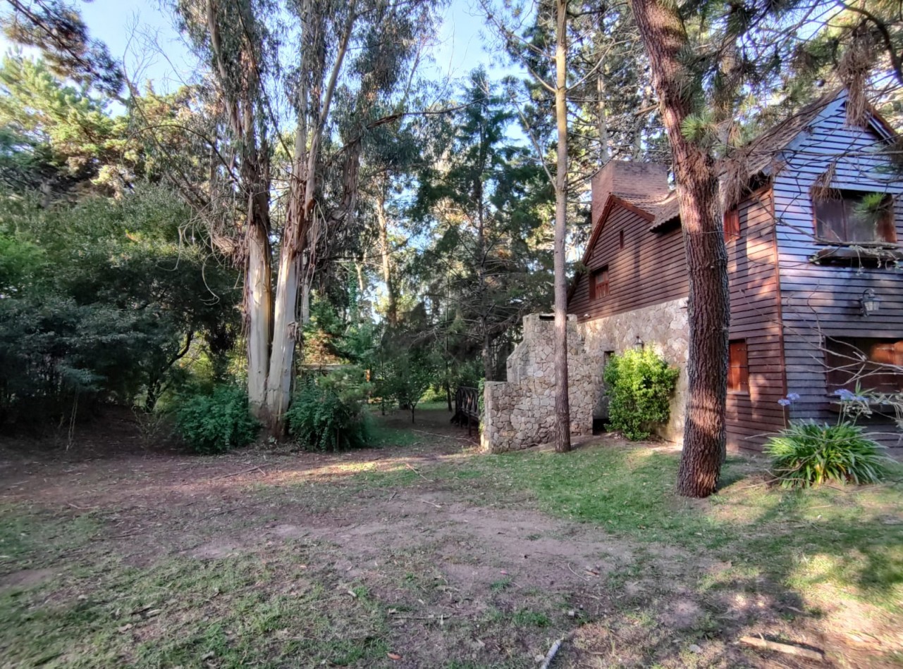 CASA EN VENTA - VALERIA DEL MAR - DOS LOTES