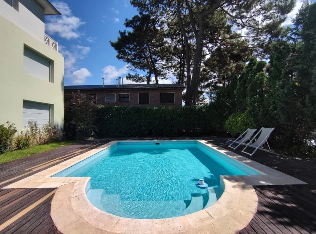 DUPLEX CUATRO AMBIENTES EN ALQUILER ANUAL - PINAMAR CENTRO 