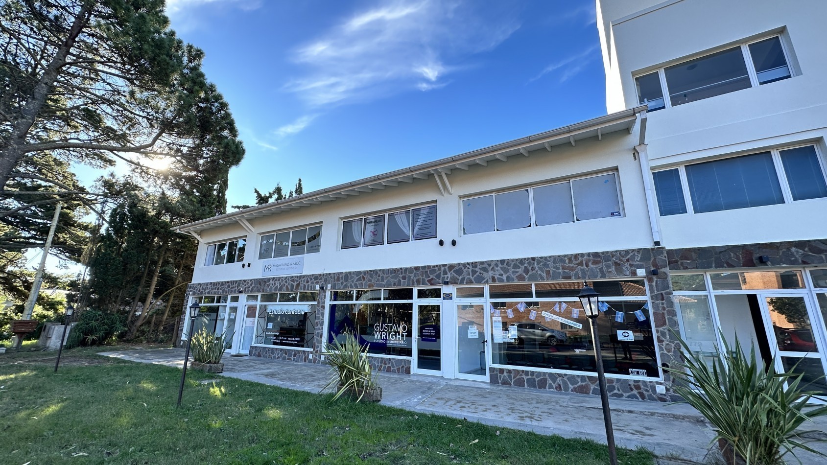 Oficina con cochera en el centro de Pinamar 