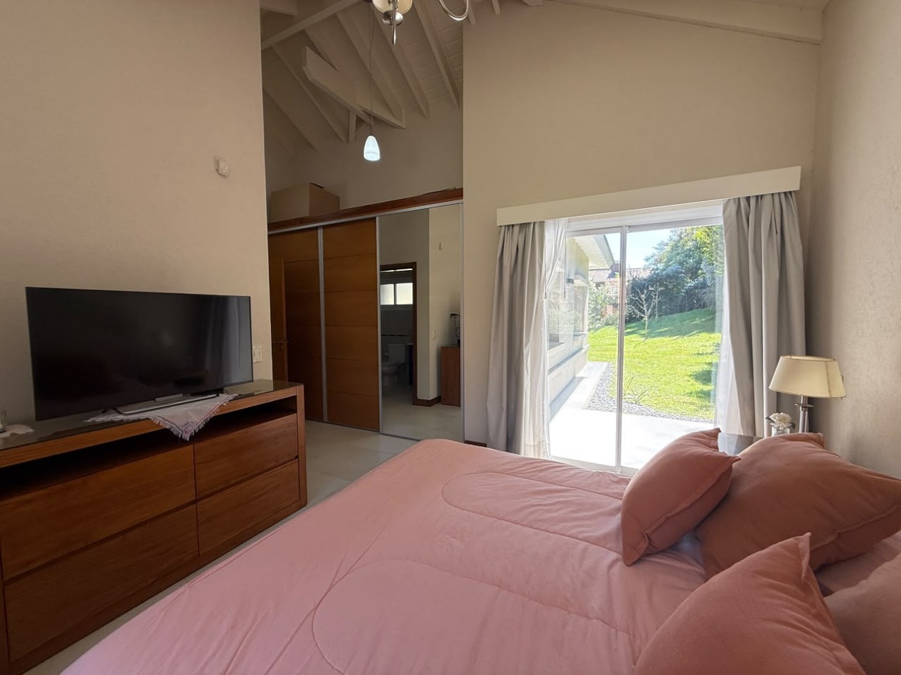CASA EN VENTA - VALERIA DEL MAR - PINAMAR 