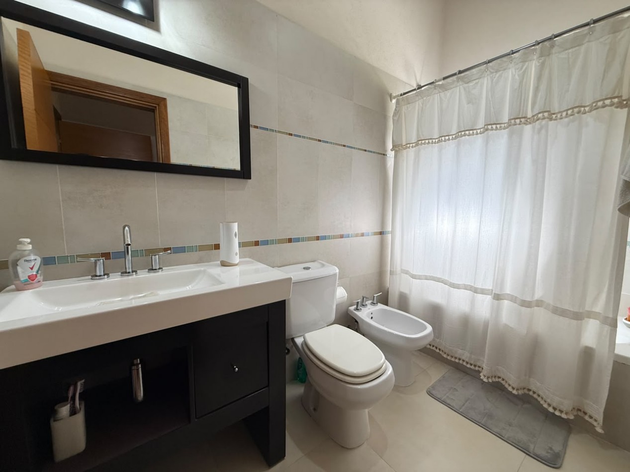 CASA EN VENTA - VALERIA DEL MAR - PINAMAR 