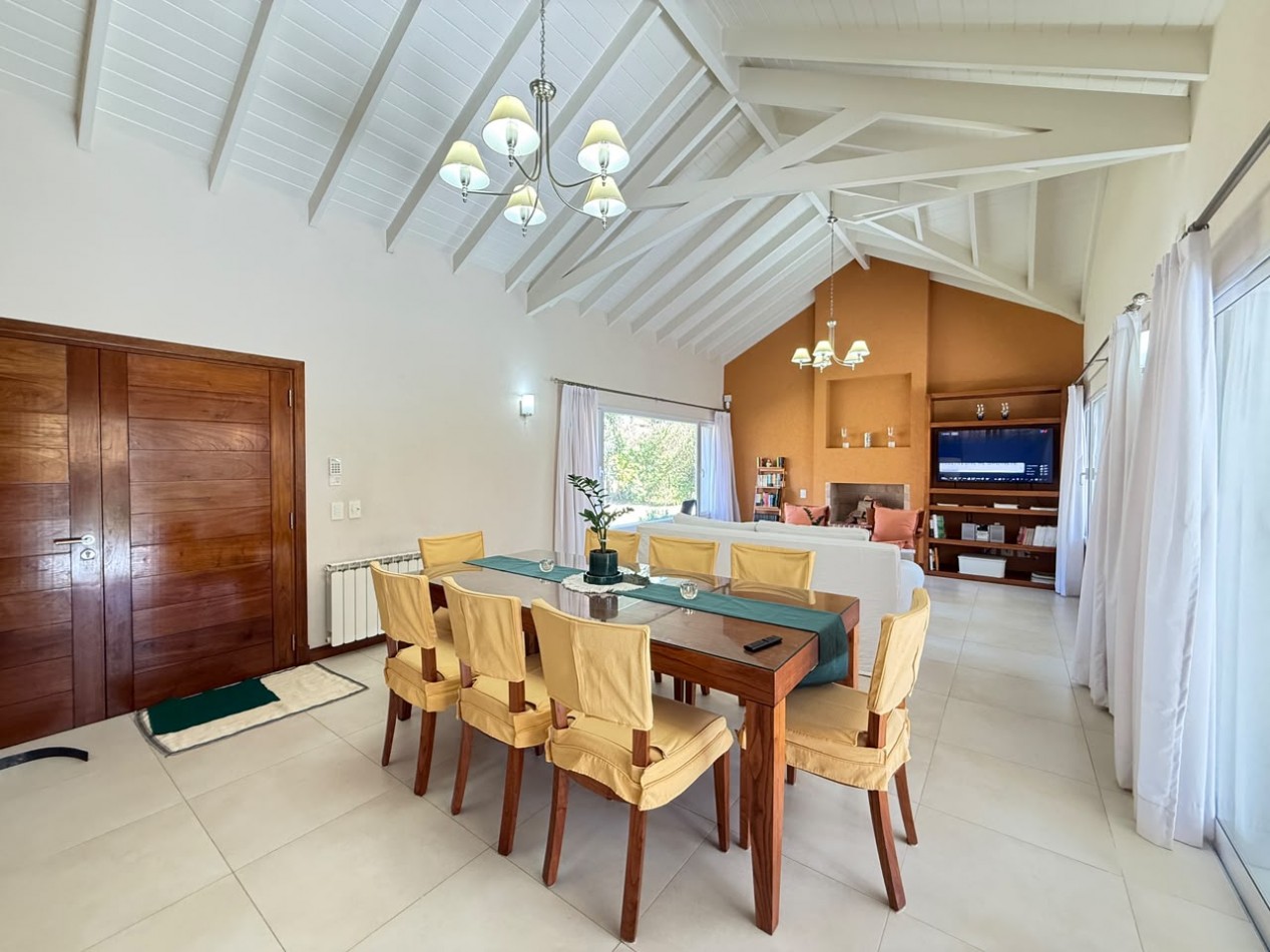 CASA EN VENTA - VALERIA DEL MAR - PINAMAR 
