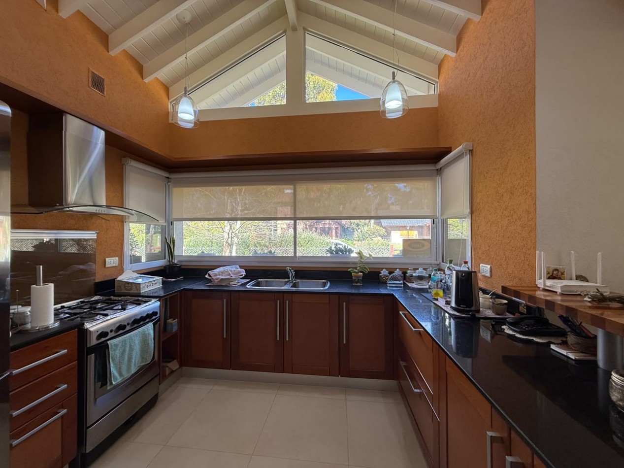 CASA EN VENTA - VALERIA DEL MAR - PINAMAR 