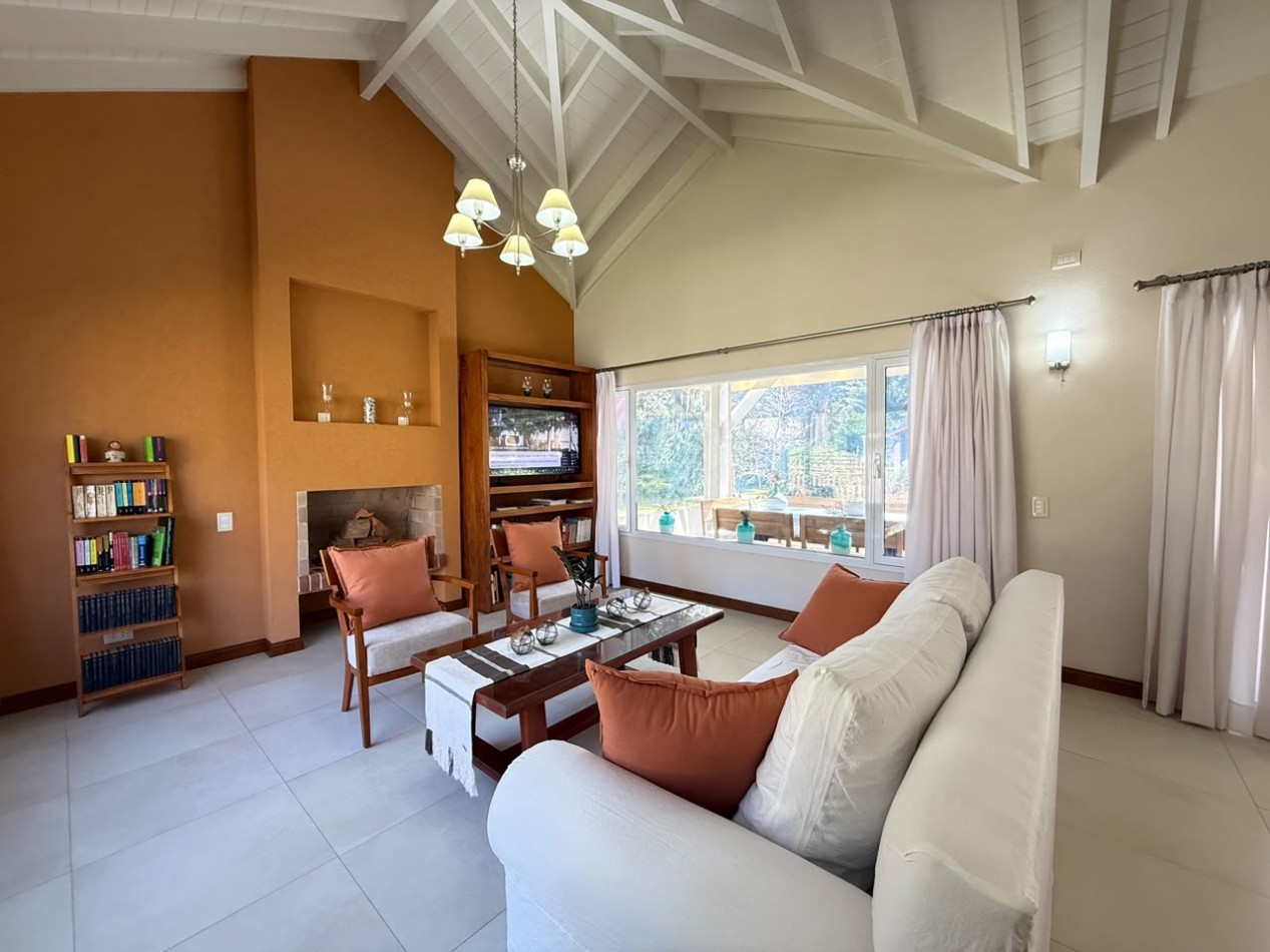 CASA EN VENTA - VALERIA DEL MAR - PINAMAR 