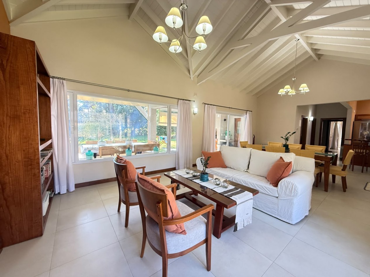 CASA EN VENTA - VALERIA DEL MAR - PINAMAR 