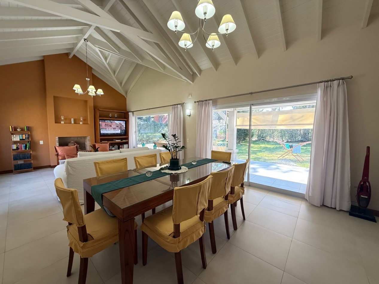 CASA EN VENTA - VALERIA DEL MAR - PINAMAR 