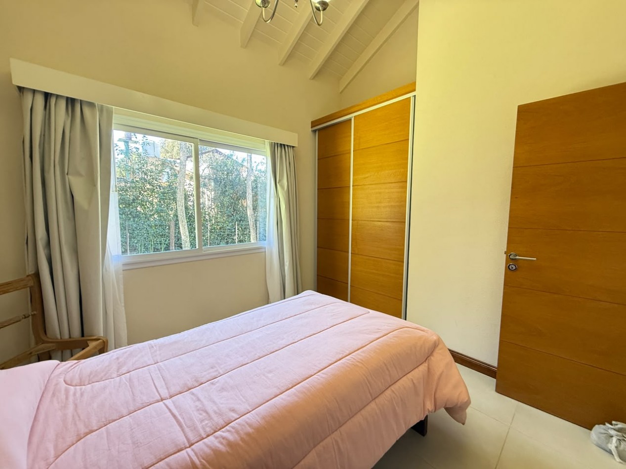 CASA EN VENTA - VALERIA DEL MAR - PINAMAR 