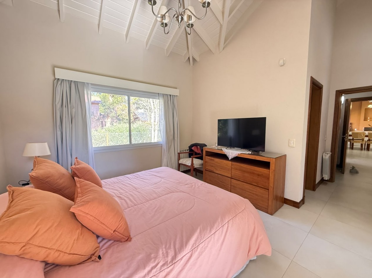 CASA EN VENTA - VALERIA DEL MAR - PINAMAR 