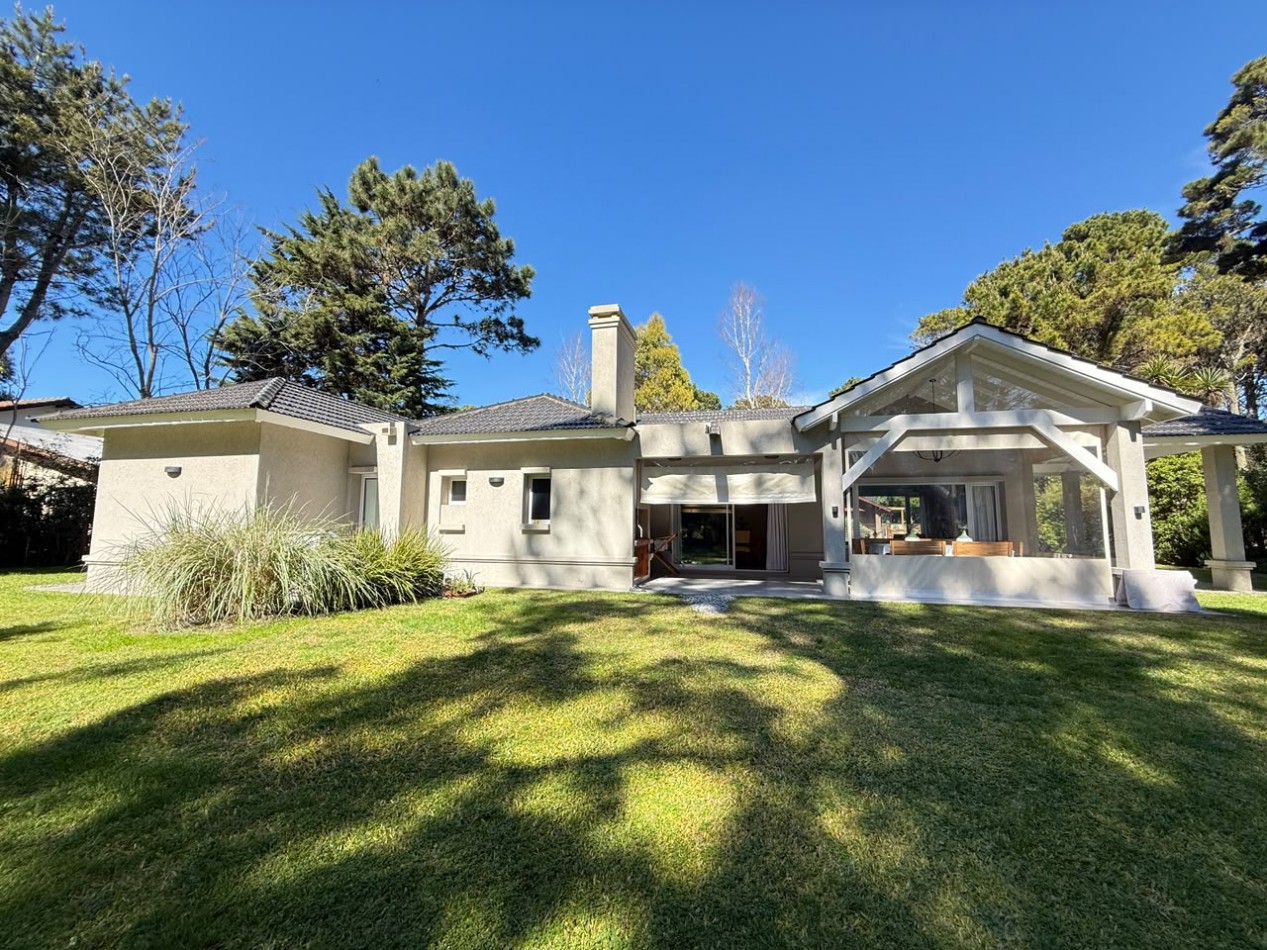 CASA EN VENTA - VALERIA DEL MAR - PINAMAR 