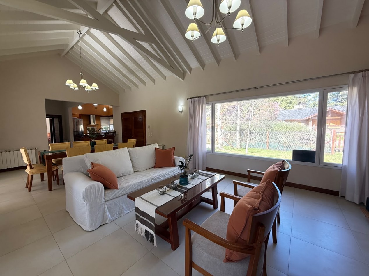 CASA EN VENTA - VALERIA DEL MAR - PINAMAR 