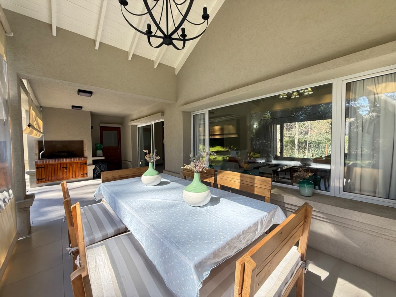 CASA EN VENTA - VALERIA DEL MAR - PINAMAR 