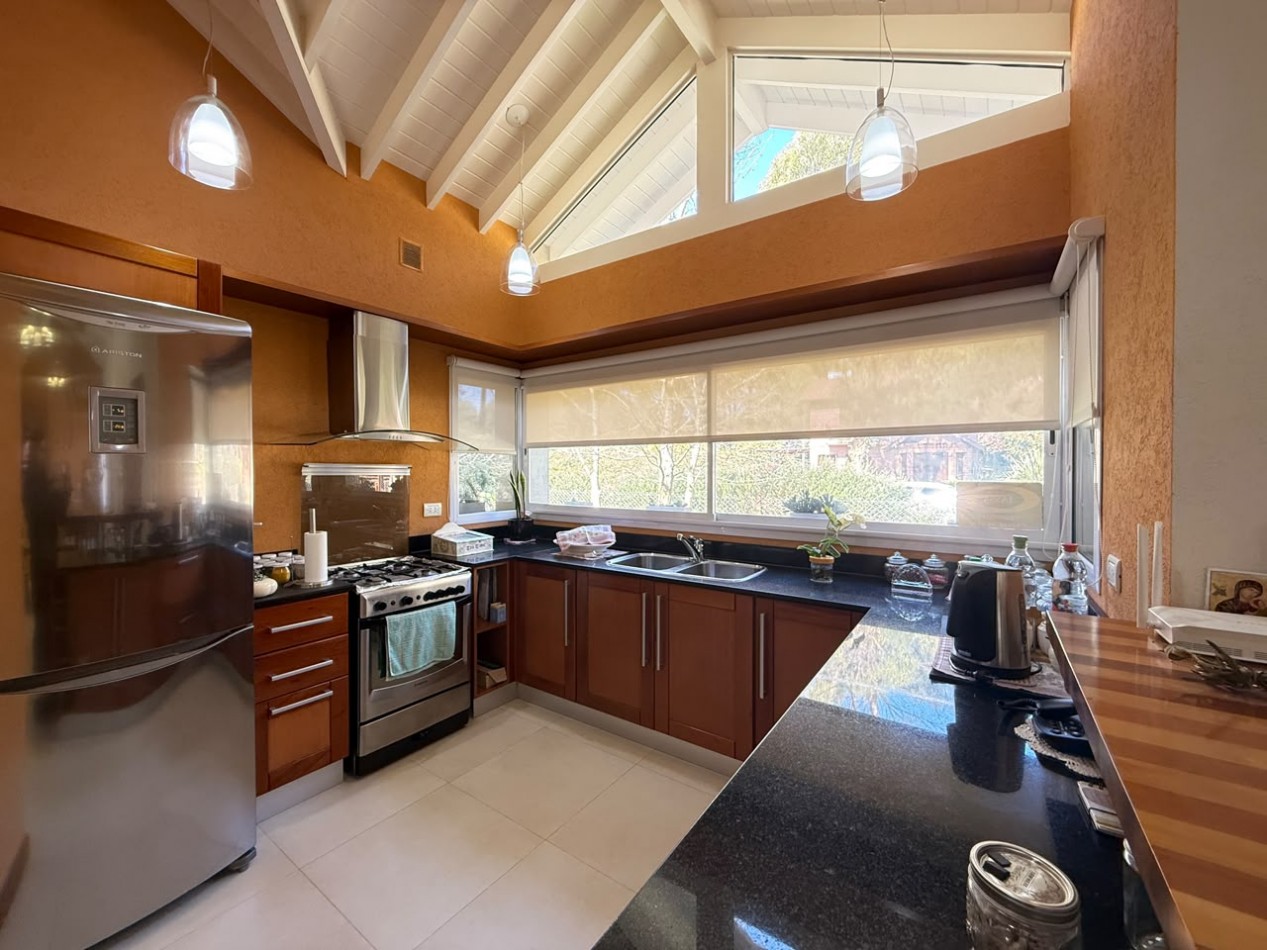 CASA EN VENTA - VALERIA DEL MAR - PINAMAR 