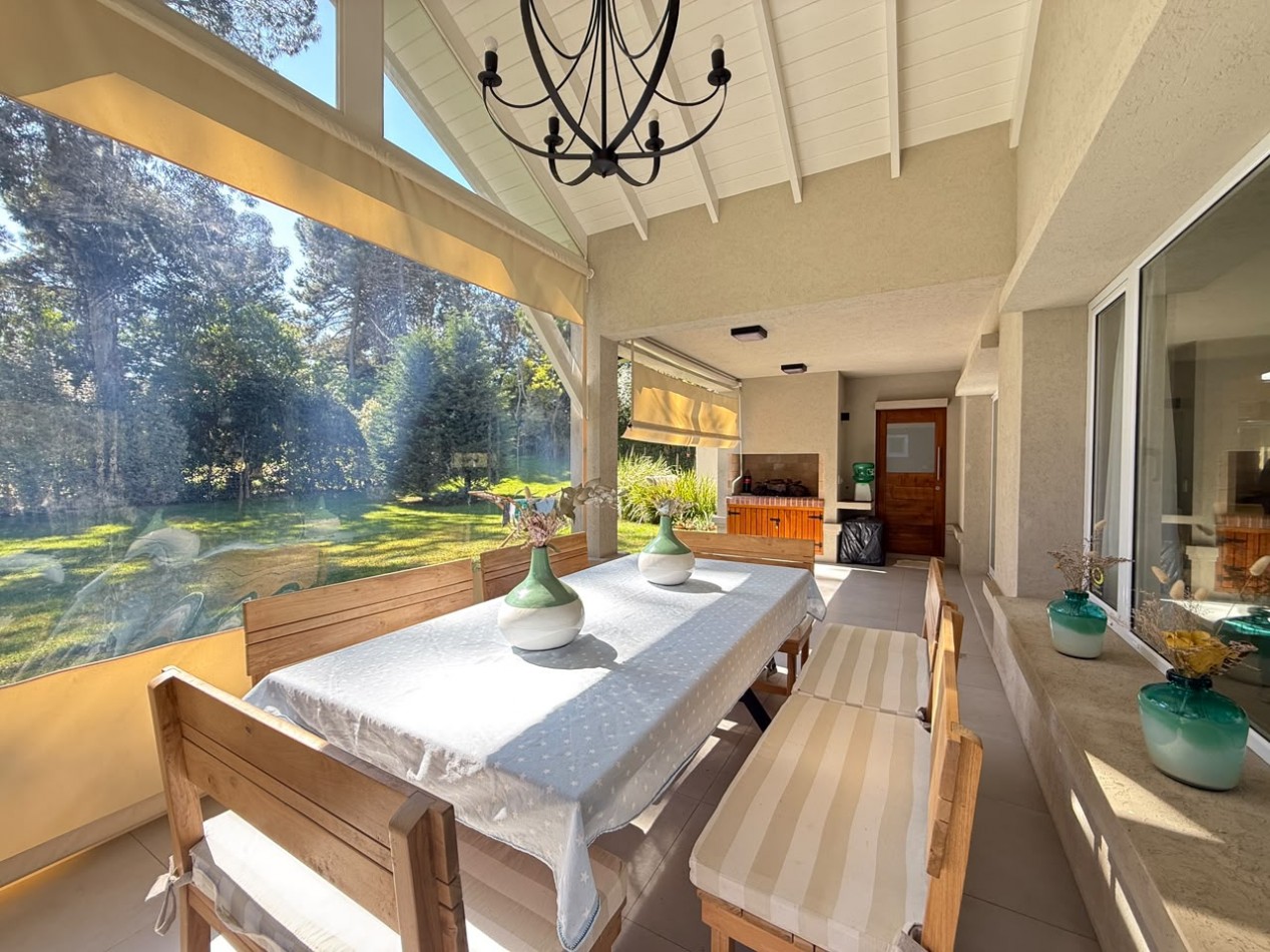 CASA EN VENTA - VALERIA DEL MAR - PINAMAR 