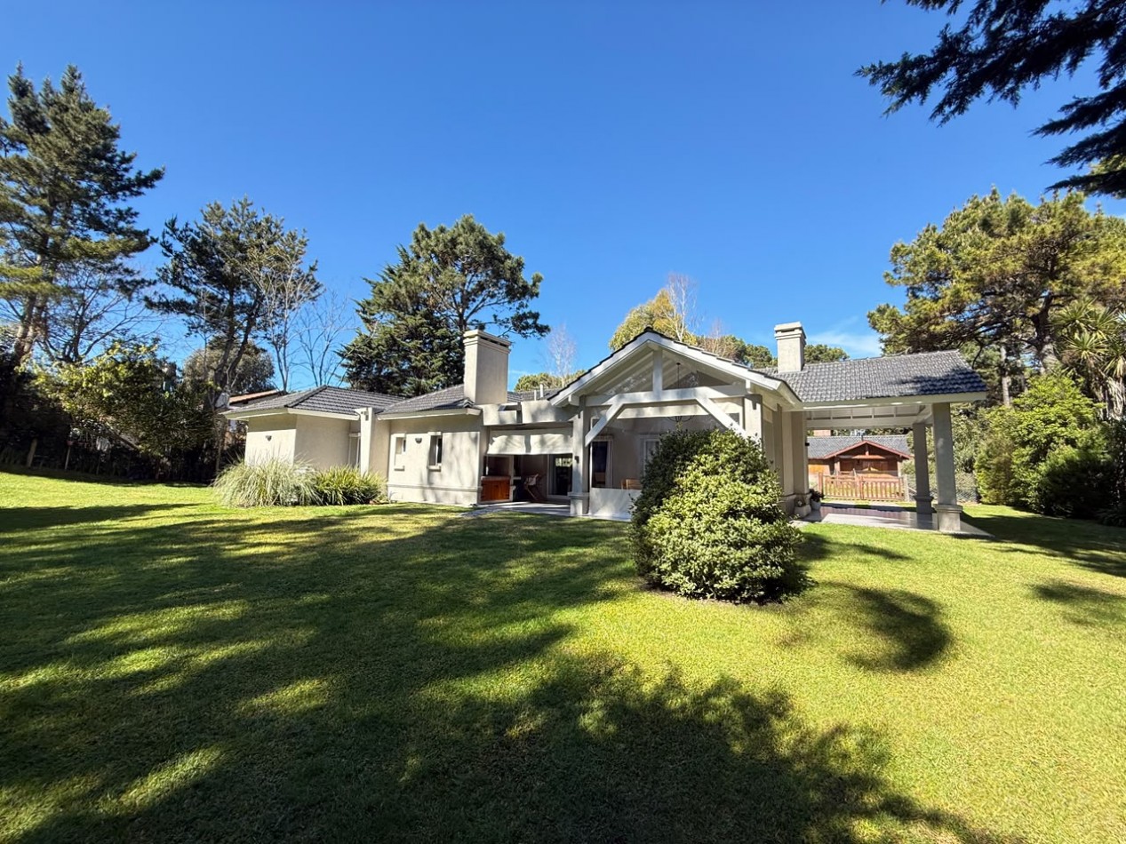 CASA EN VENTA - VALERIA DEL MAR - PINAMAR 