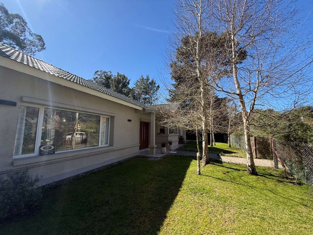 CASA EN VENTA - VALERIA DEL MAR - PINAMAR 