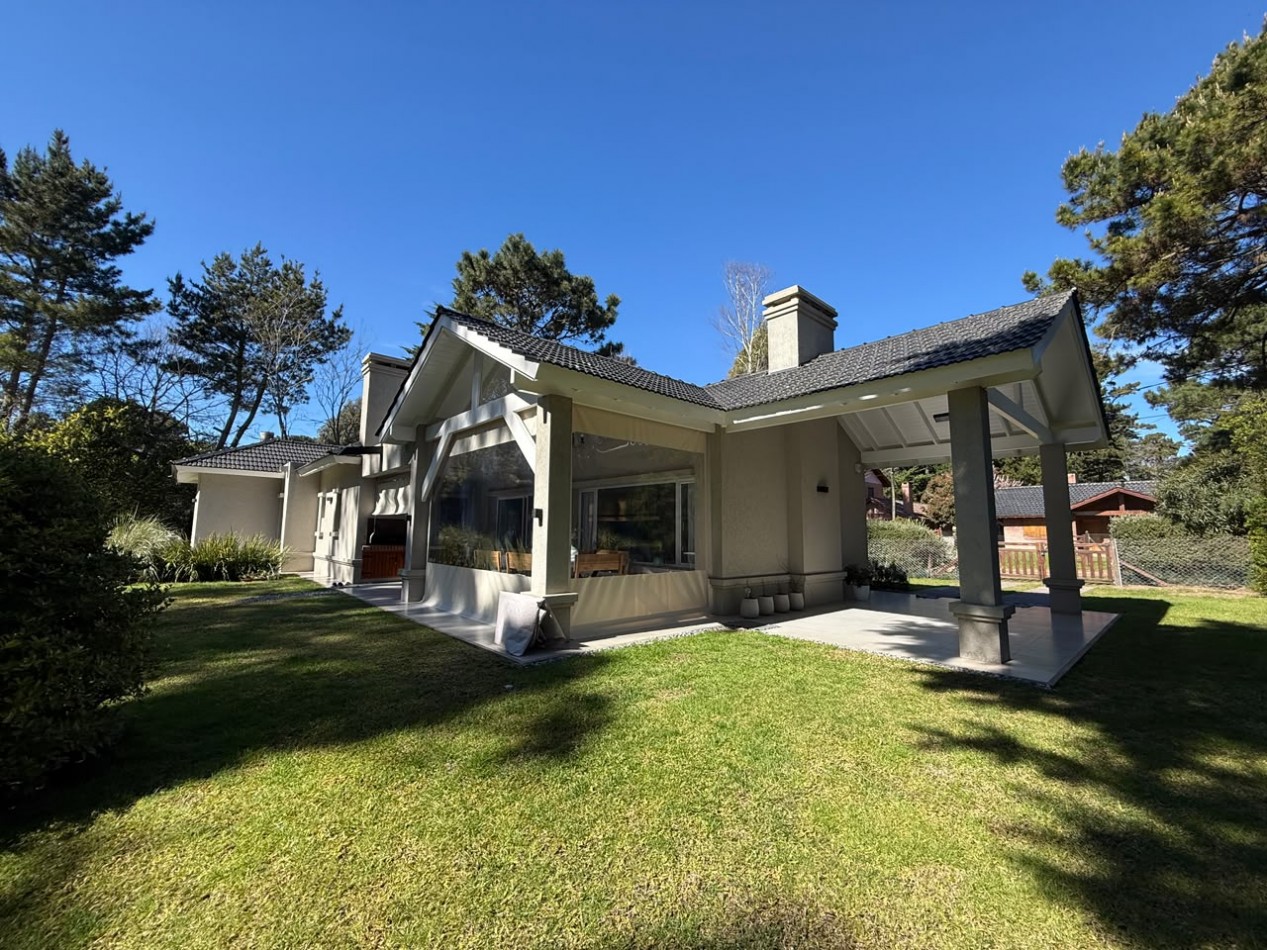 CASA EN VENTA - VALERIA DEL MAR - PINAMAR 