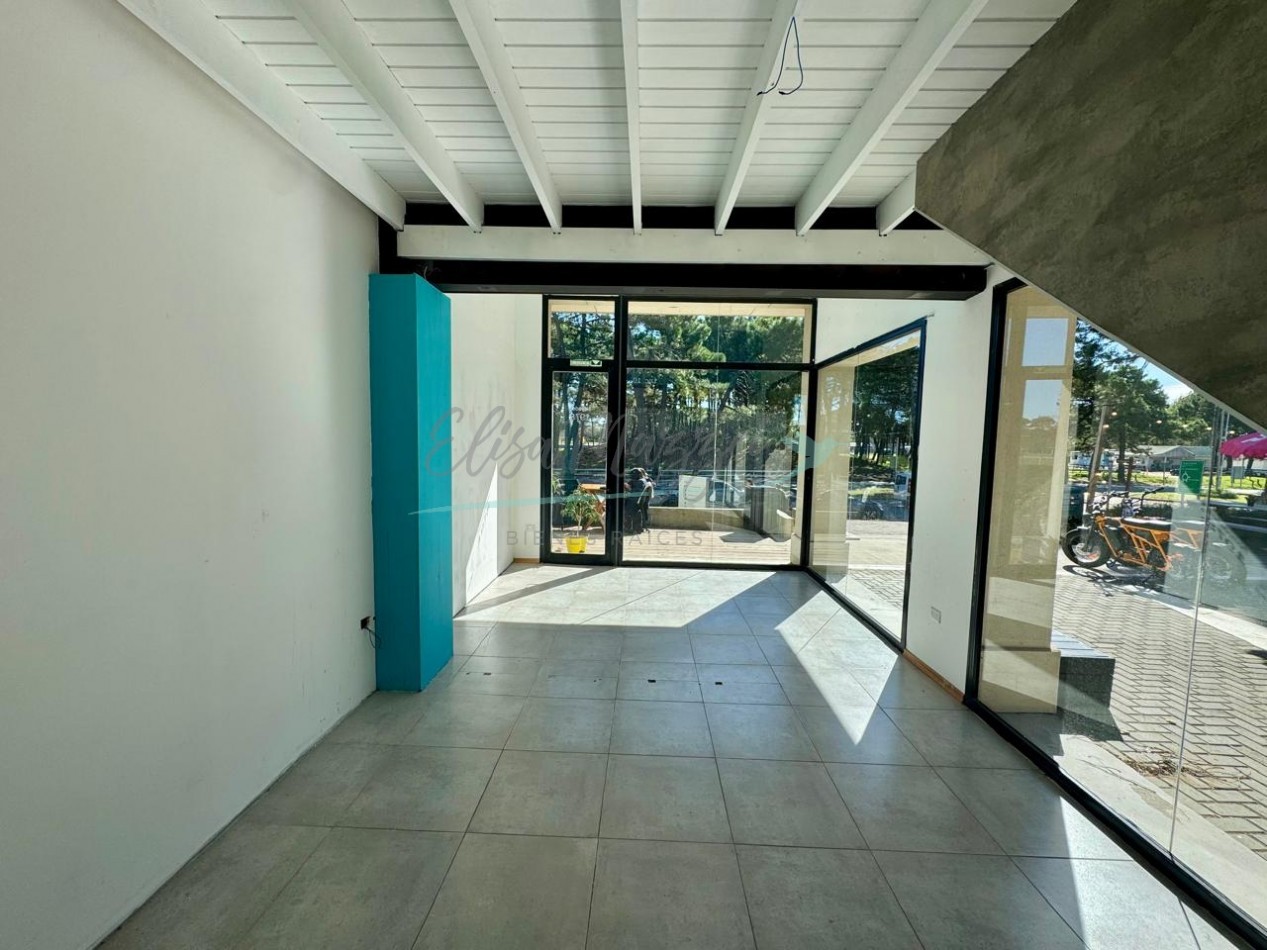 LOCAL COMERCIAL EN ALQUILER - PINAMAR