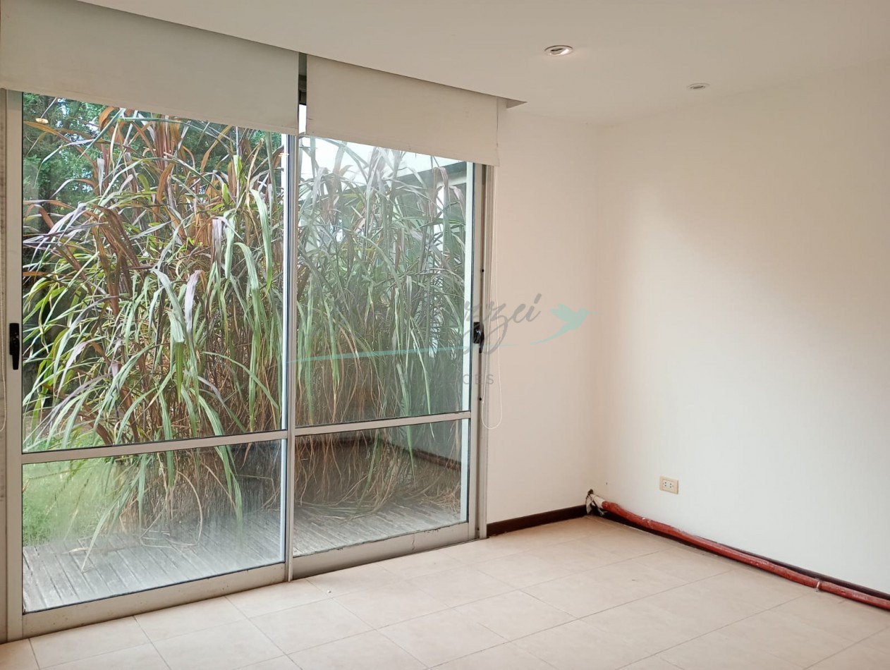 LOCAL EN ALQUILER - PINAMAR CENTRO