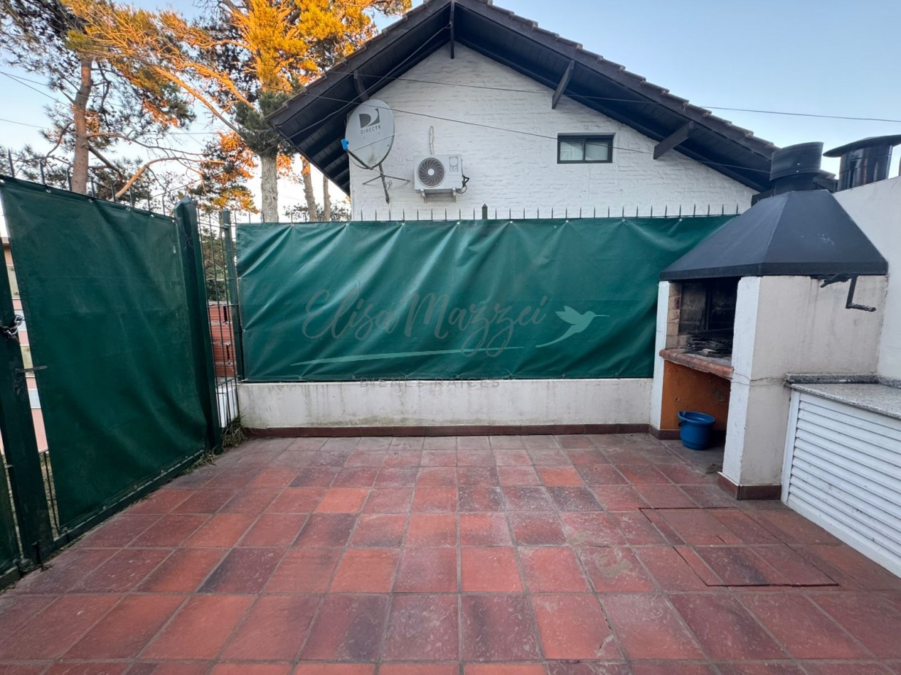 DUPLEX CUATRO AMBIENTES EN ALQUILER ANUAL - PINAMAR CENTRO 