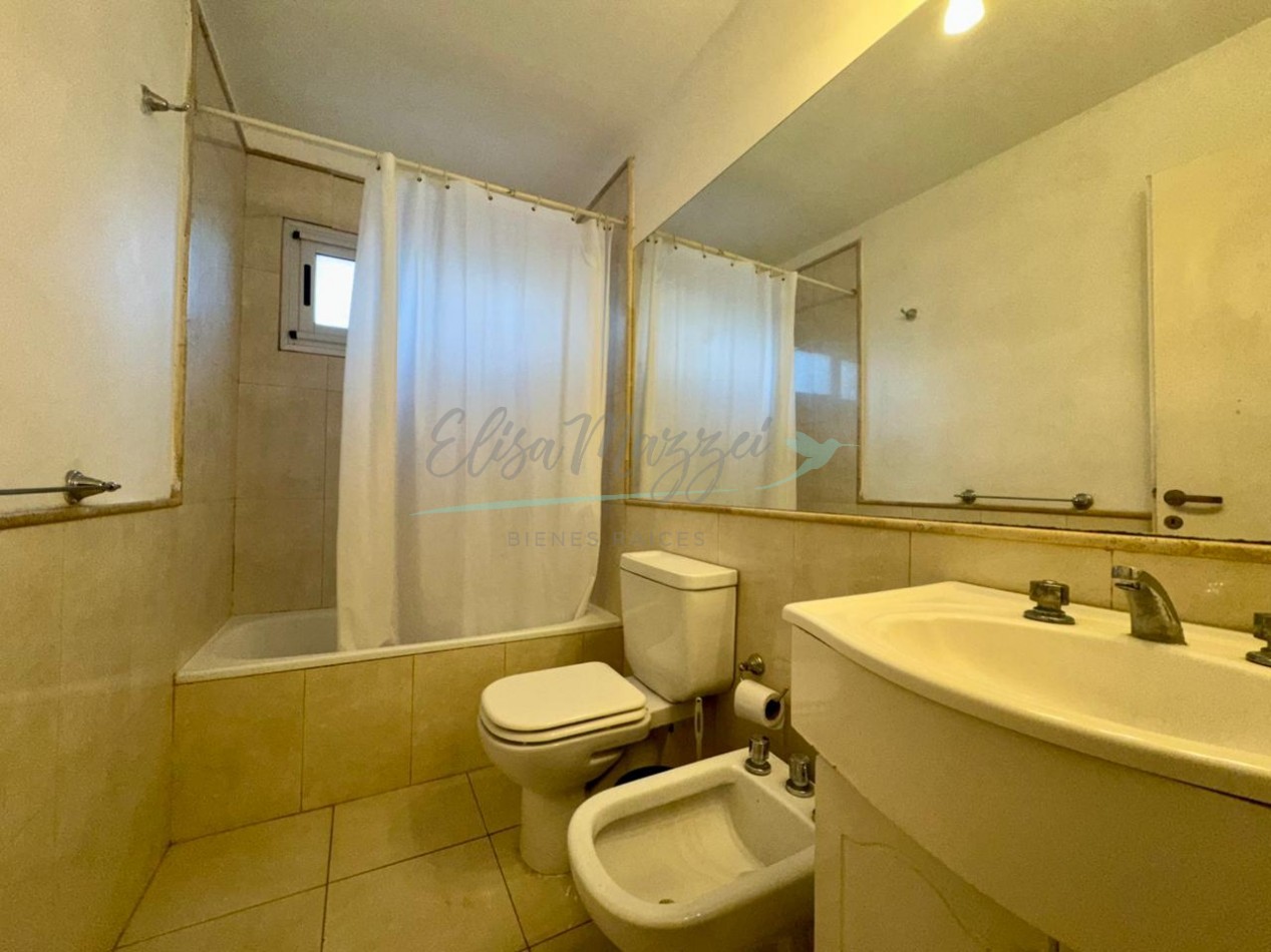 DUPLEX CUATRO AMBIENTES EN ALQUILER ANUAL - PINAMAR CENTRO 