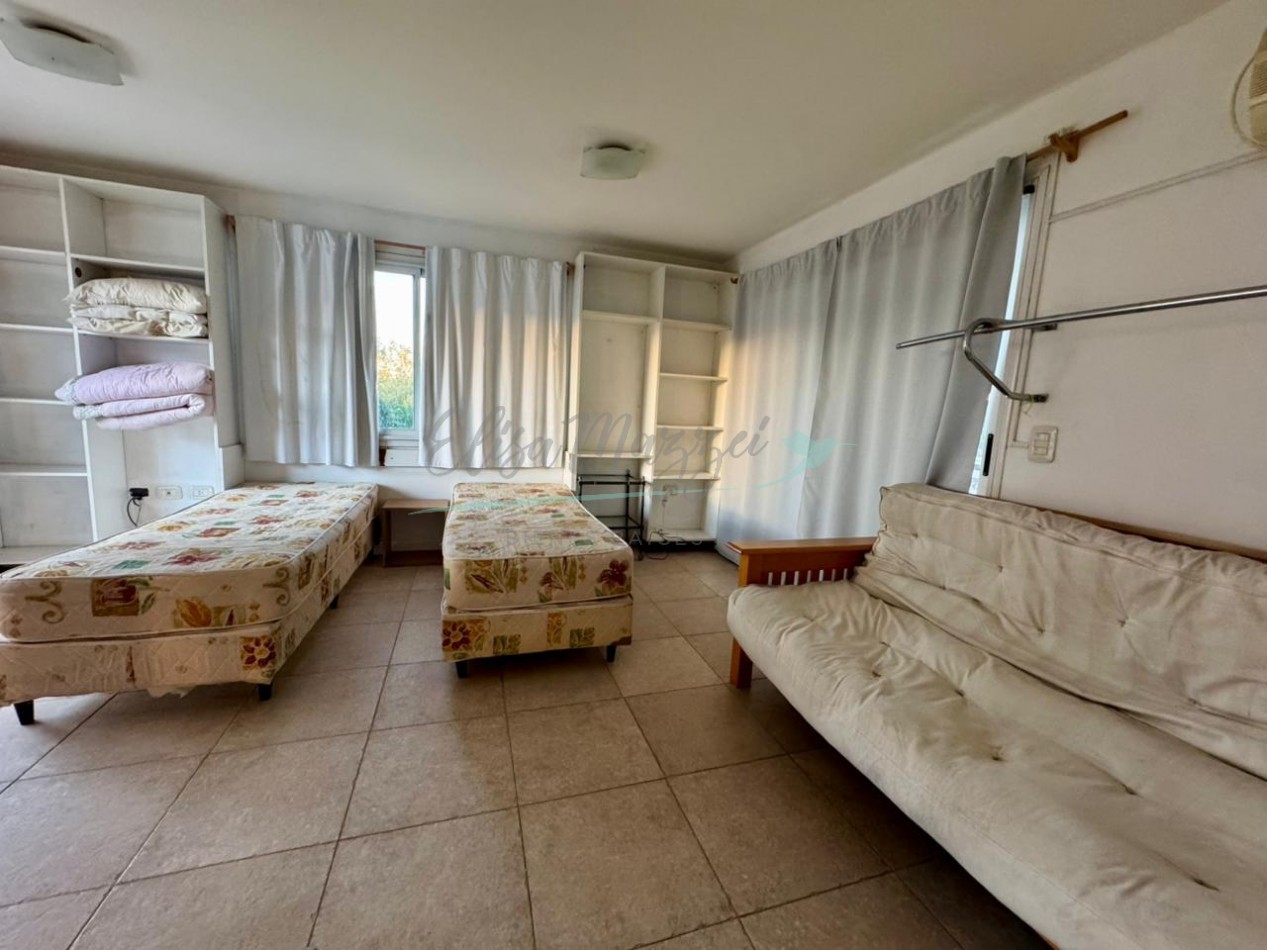 DUPLEX CUATRO AMBIENTES EN ALQUILER ANUAL - PINAMAR CENTRO 