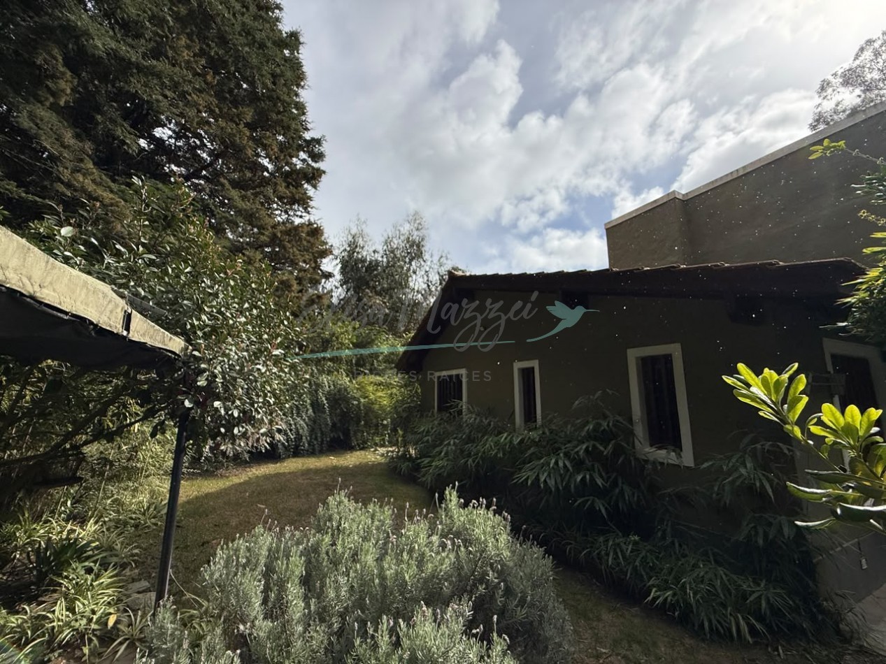CASA EN VENTA - MAR DE LAS PAMPAS
