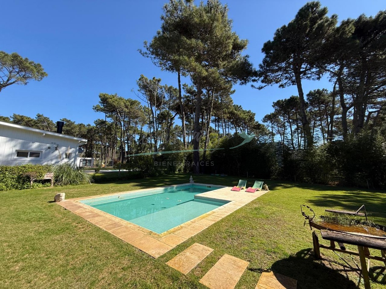 CASA EN VENTA ZONA ALAMOS - PINAMAR 