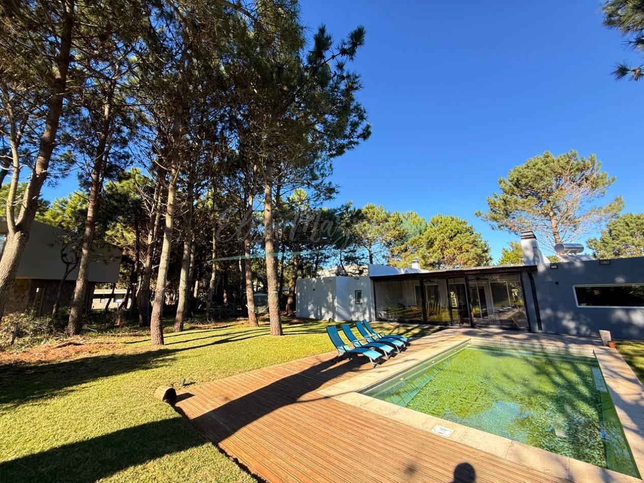CASA EN ALQUILER ANUAL - LA HERRADURA PINAMAR