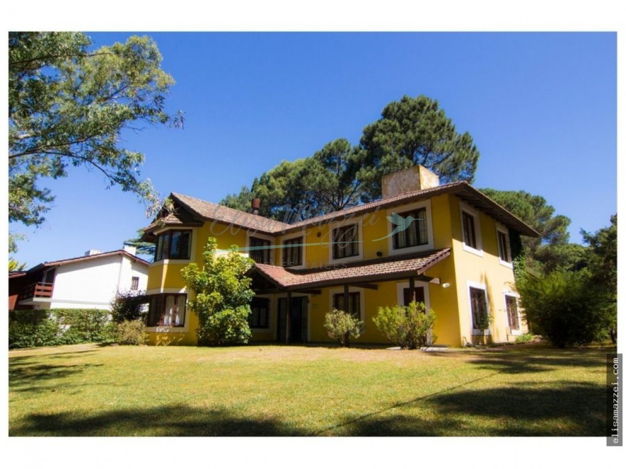 CASA EN VENTA - PINAMAR