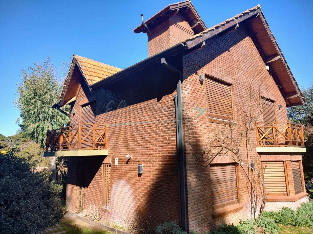 CASA EN VENTA - PINAMAR CENTRO