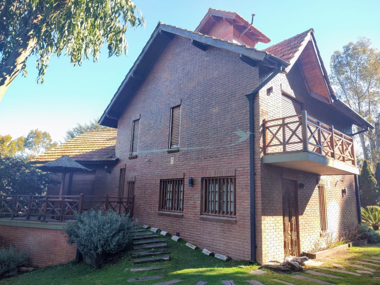 CASA EN VENTA - PINAMAR CENTRO