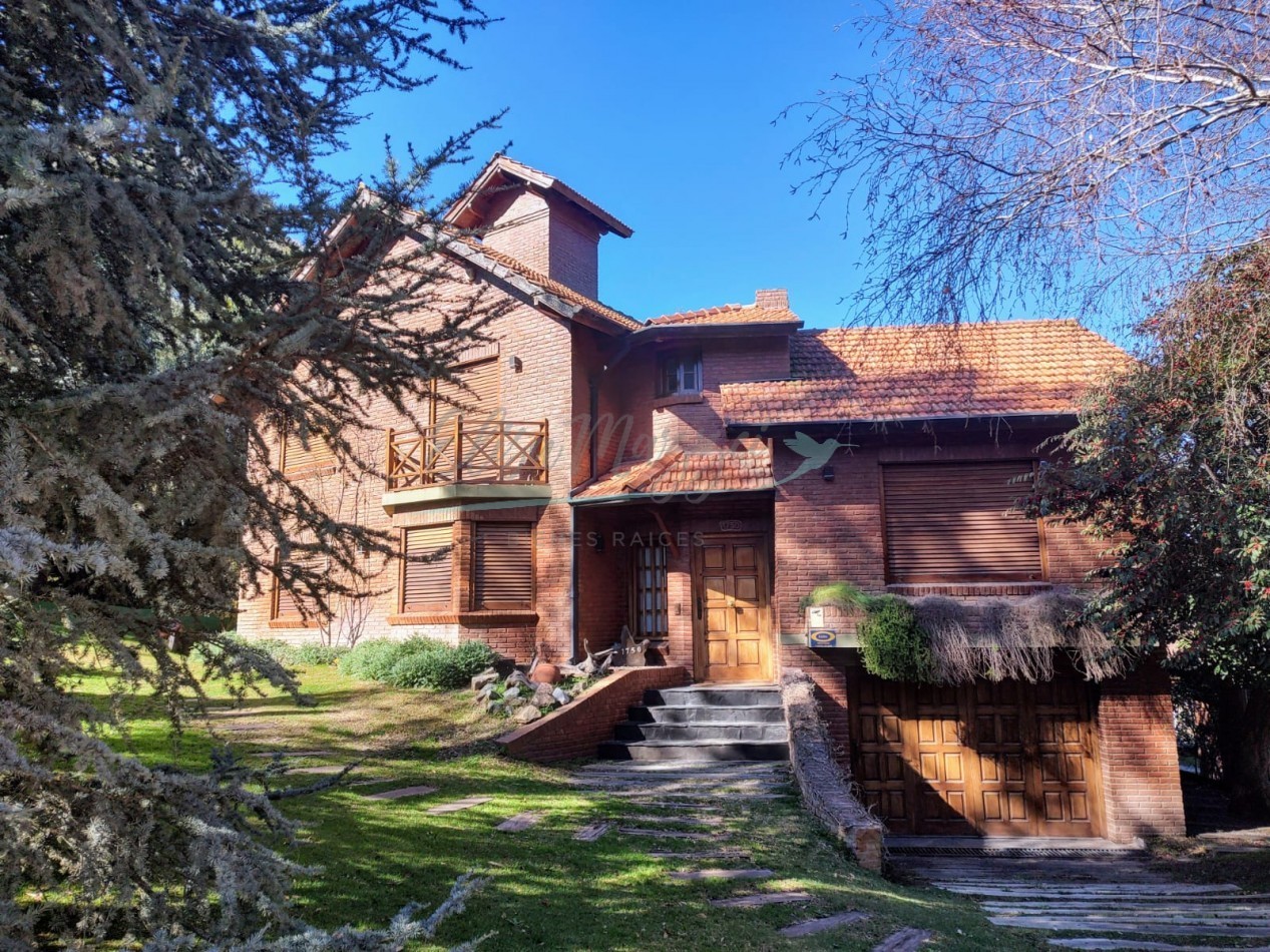 CASA EN VENTA - PINAMAR CENTRO