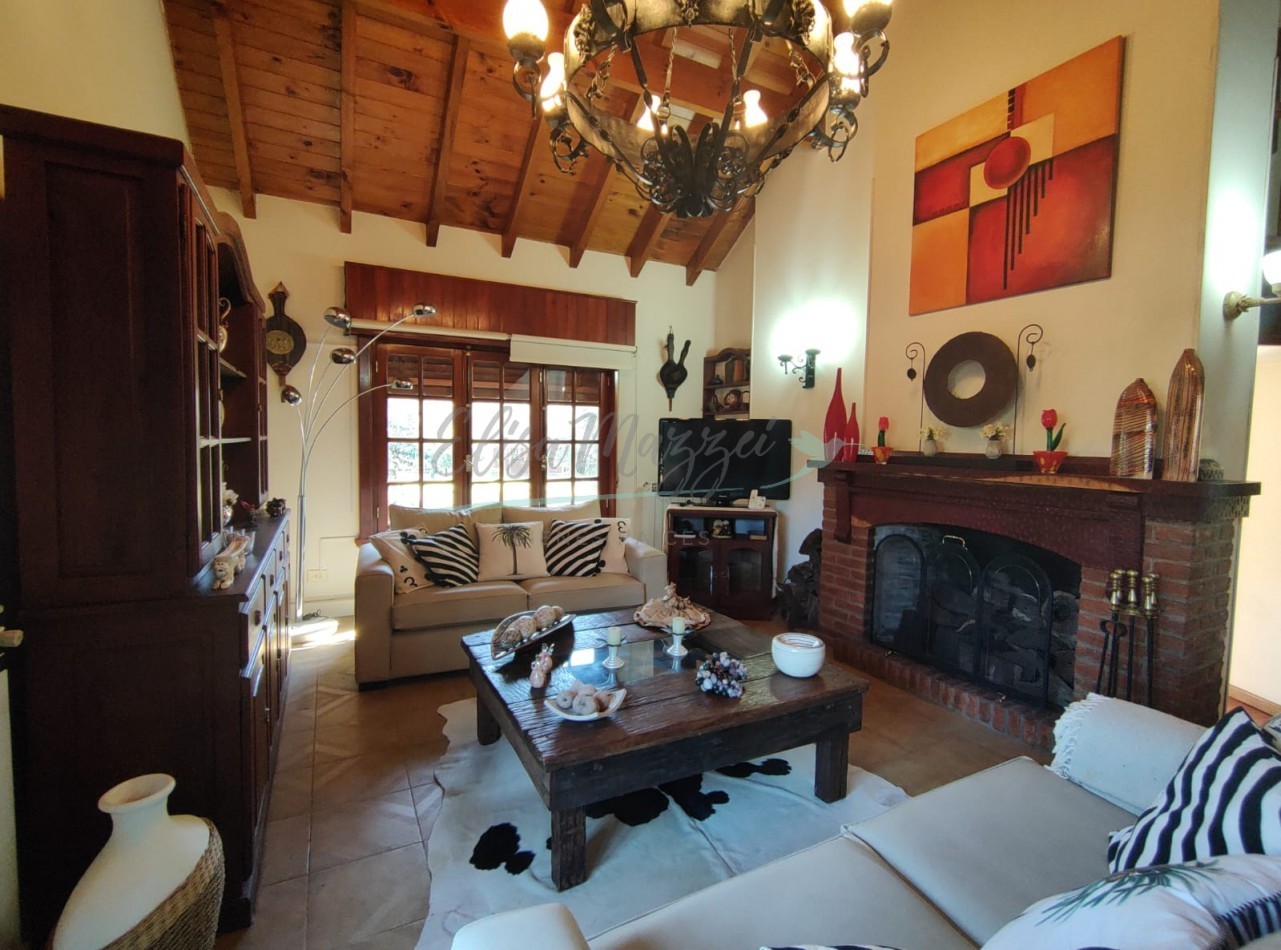 CASA EN VENTA - PINAMAR CENTRO