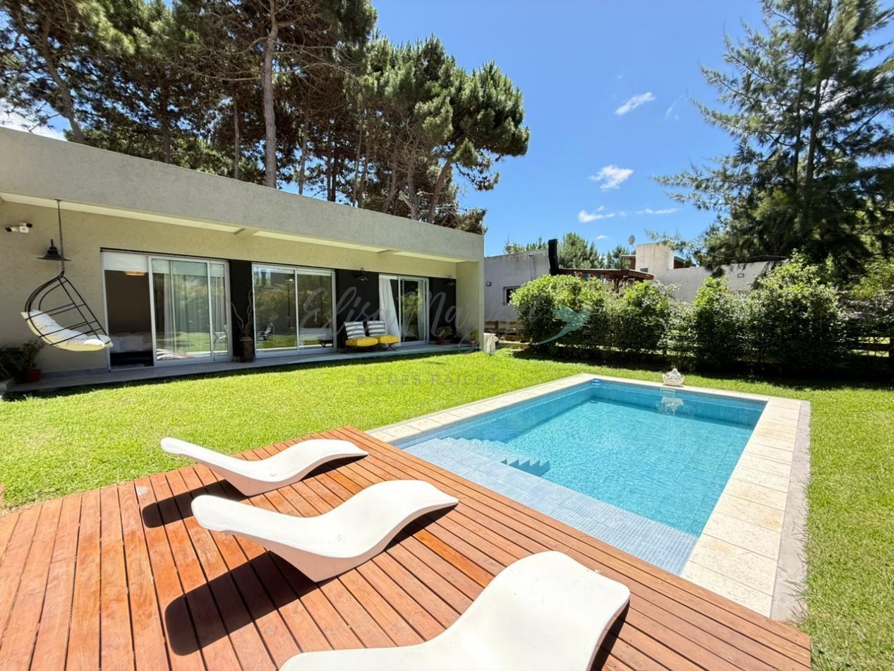 CASA EN VENTA - PINAMAR 