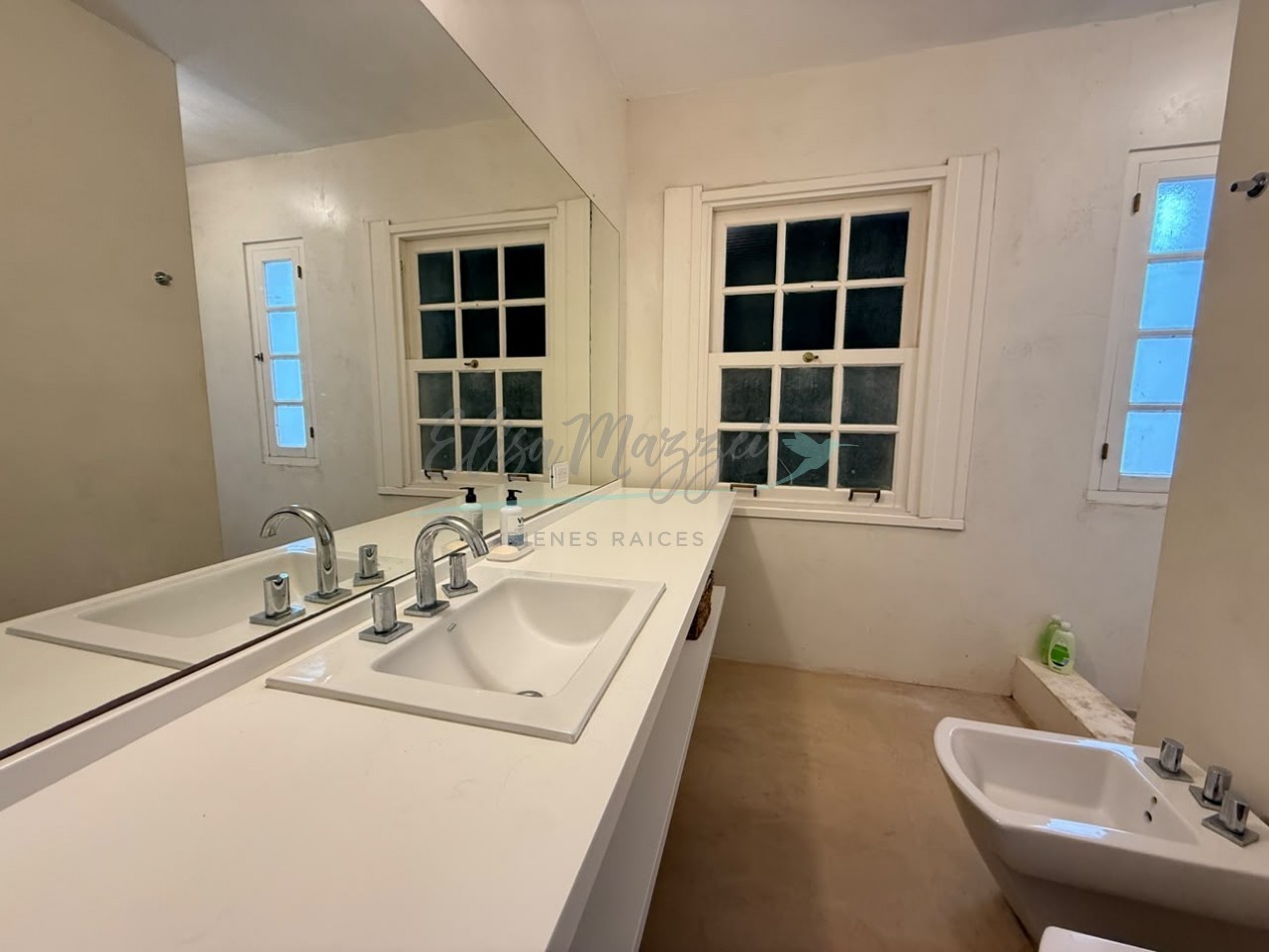 CASA EN VENTA - PINAMAR 