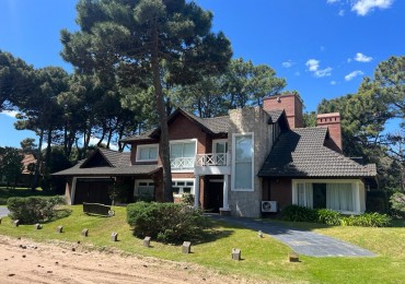 CASA EN VENTA - PINAMAR