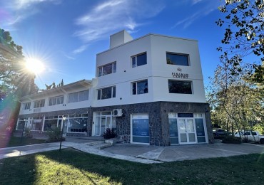 Oficina con cochera en el centro de Pinamar 